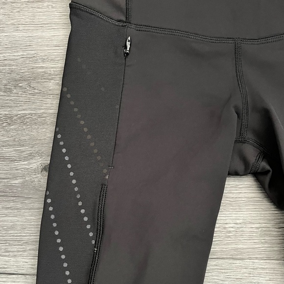 Lululemon Women's Size 4 Run Crop Black Mesh Leggings - Picture 4 of 9